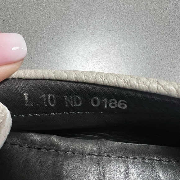 Men’s Louis Vuitton loafers - Picture 4 of 4